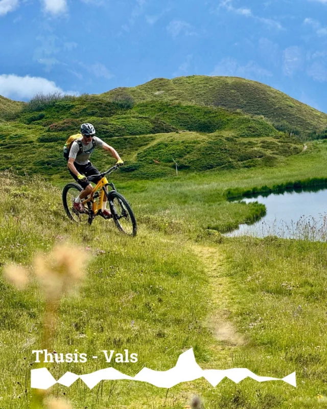 Grossartige Biketour von Thusis nach Trun.
Teil 1: Thusis - Glaspass - Mischolpass - Safiental - Tomülpass - Vals

@safientaltourismus 
@visitvals 
@surselvatourism 
@surselvabike 
@homeoftrails 

#tomülpass  #glaspass  #safiental  #vals  #thusis  #mischolpass  #graubünden  #surselva  #graubündentourismus  #schweizalpen  #mountainbike  #mtbsuisse  #mountainbikegraubünden  #singletrail  #alpencross  #enduromtb  #BikeGraubünden #bikelife  #schweizeralpen  #bergpanorama  #abenteueralpen  #draussenzuhause